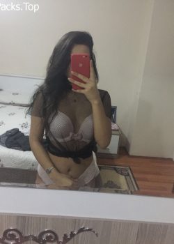 Nalgona en el espejo 6