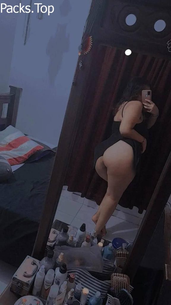 La gordita del curso y sus tetotas en nudes 1