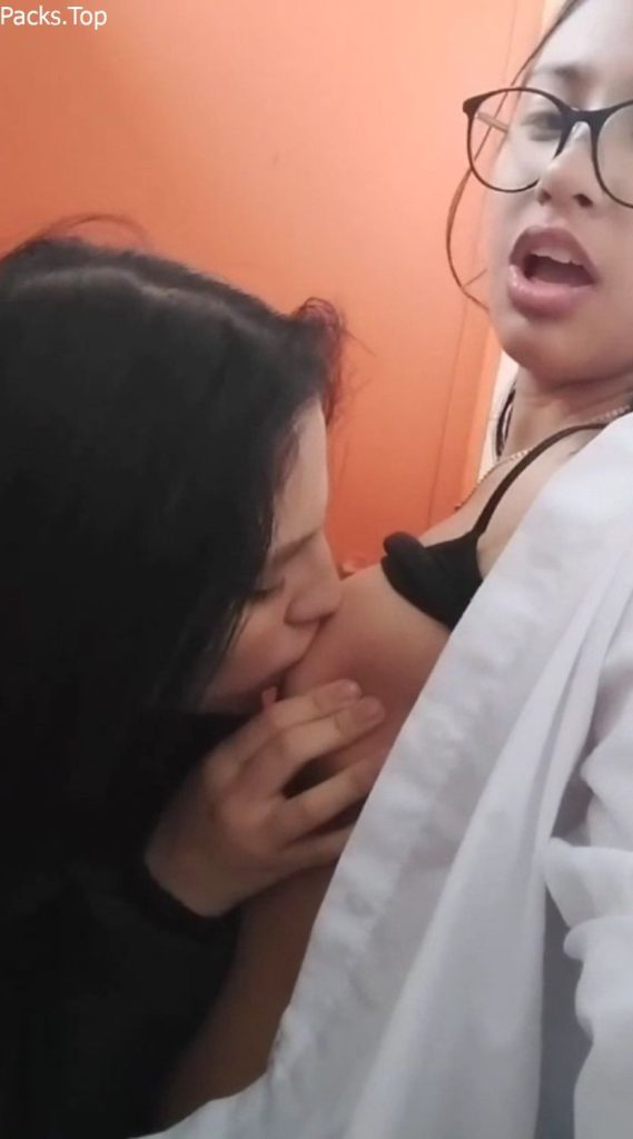 Putitas lesbianas haciendo diabluras se graban 1