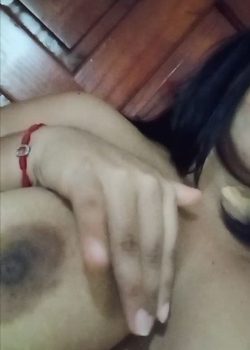 Rica jovencita enseñando las tetas + video 4