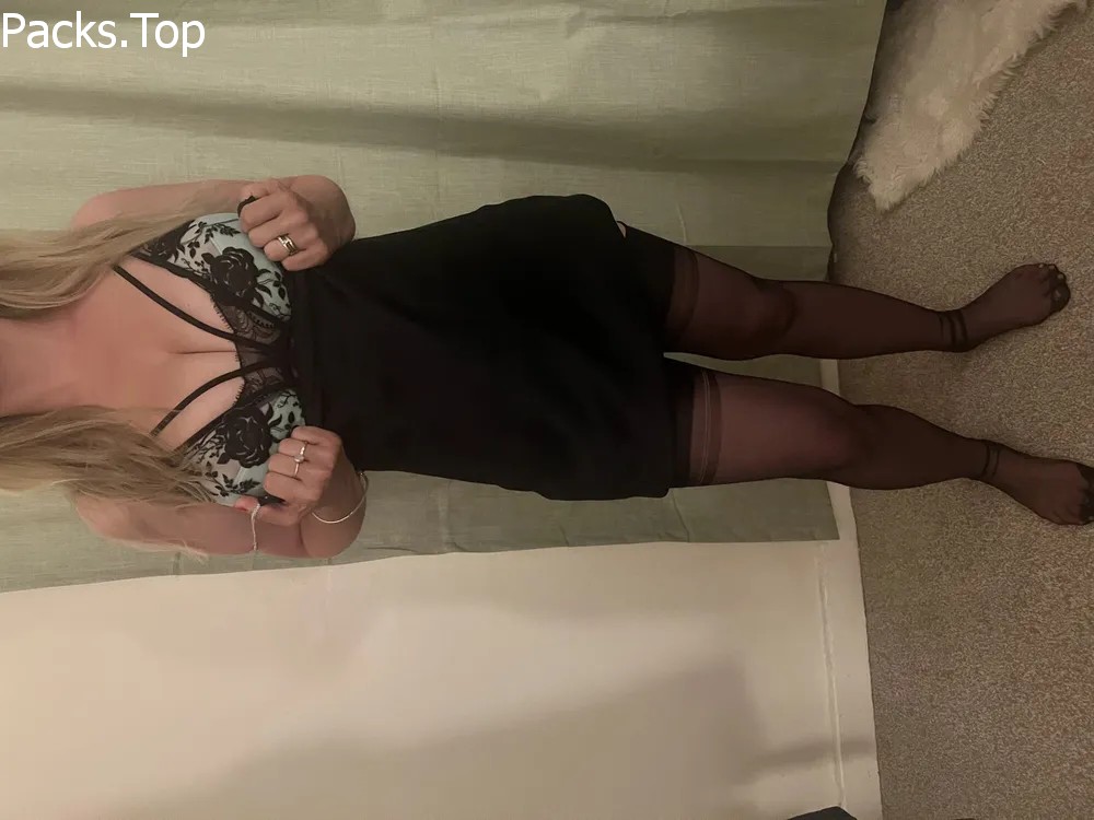 Milf rubia en lenceria negra de infarto+selfies 1
