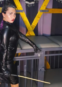 Morrita morena dominatriz+selfies 5
