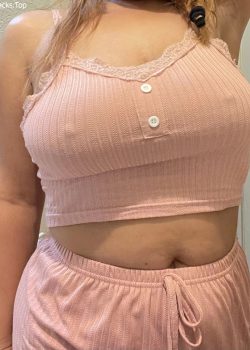 Chica caliente y tetona +nudes 4