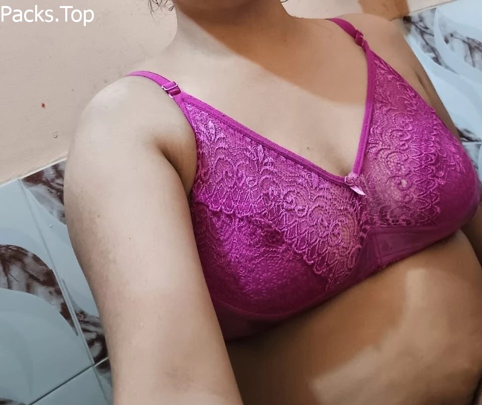 Esposa india desnuda en cuarto de baño +nudes 1
