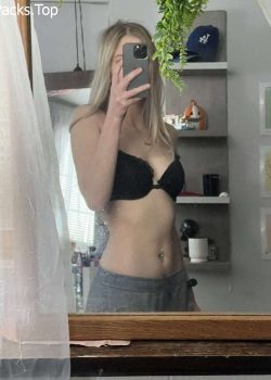 Hermosa jovencita rubia 4