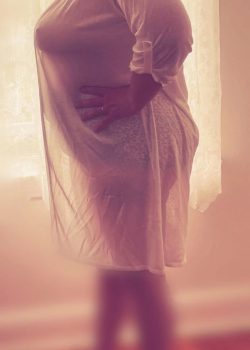 Gordita en Topless en la bata +nudes 28