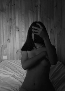 Morrita en bikini +nudes 19