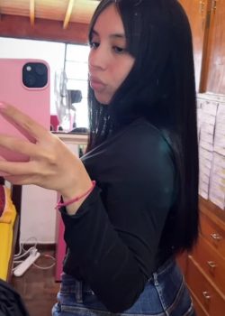 Mostrando las tetas la nena+videos 2